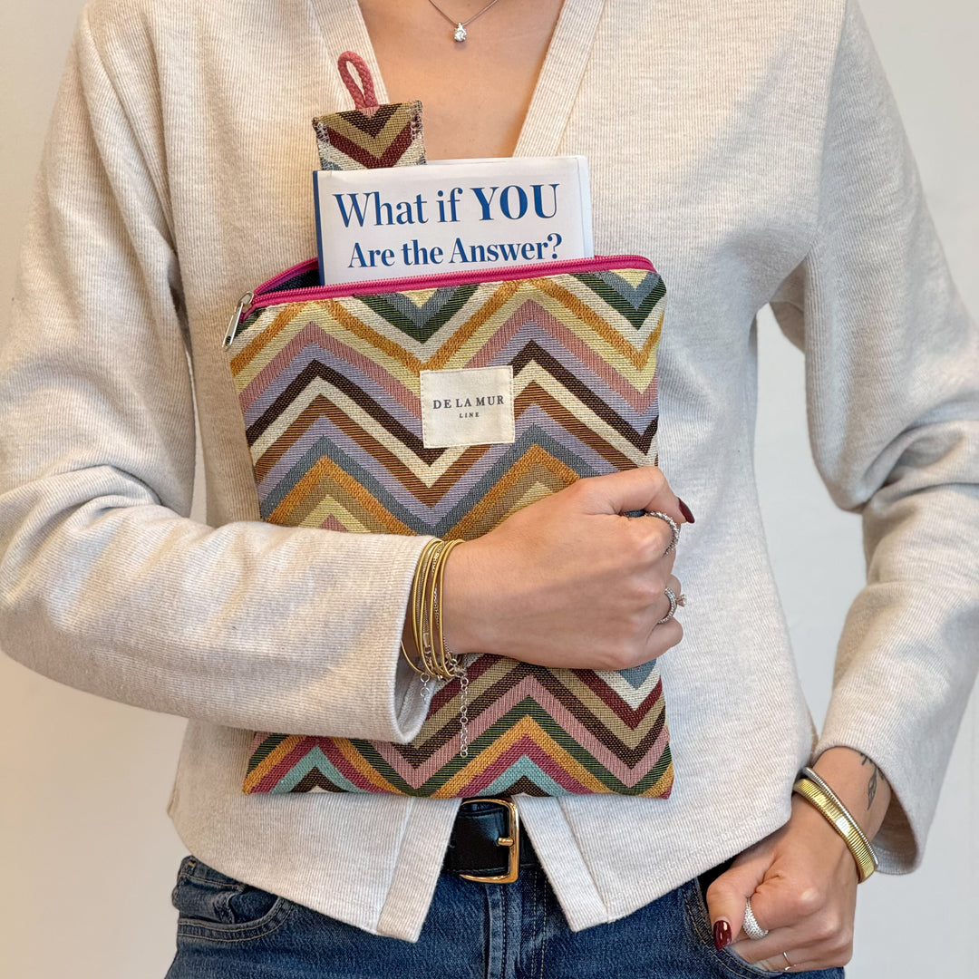 Funda Libro Zaga + Punto Libro Regalo