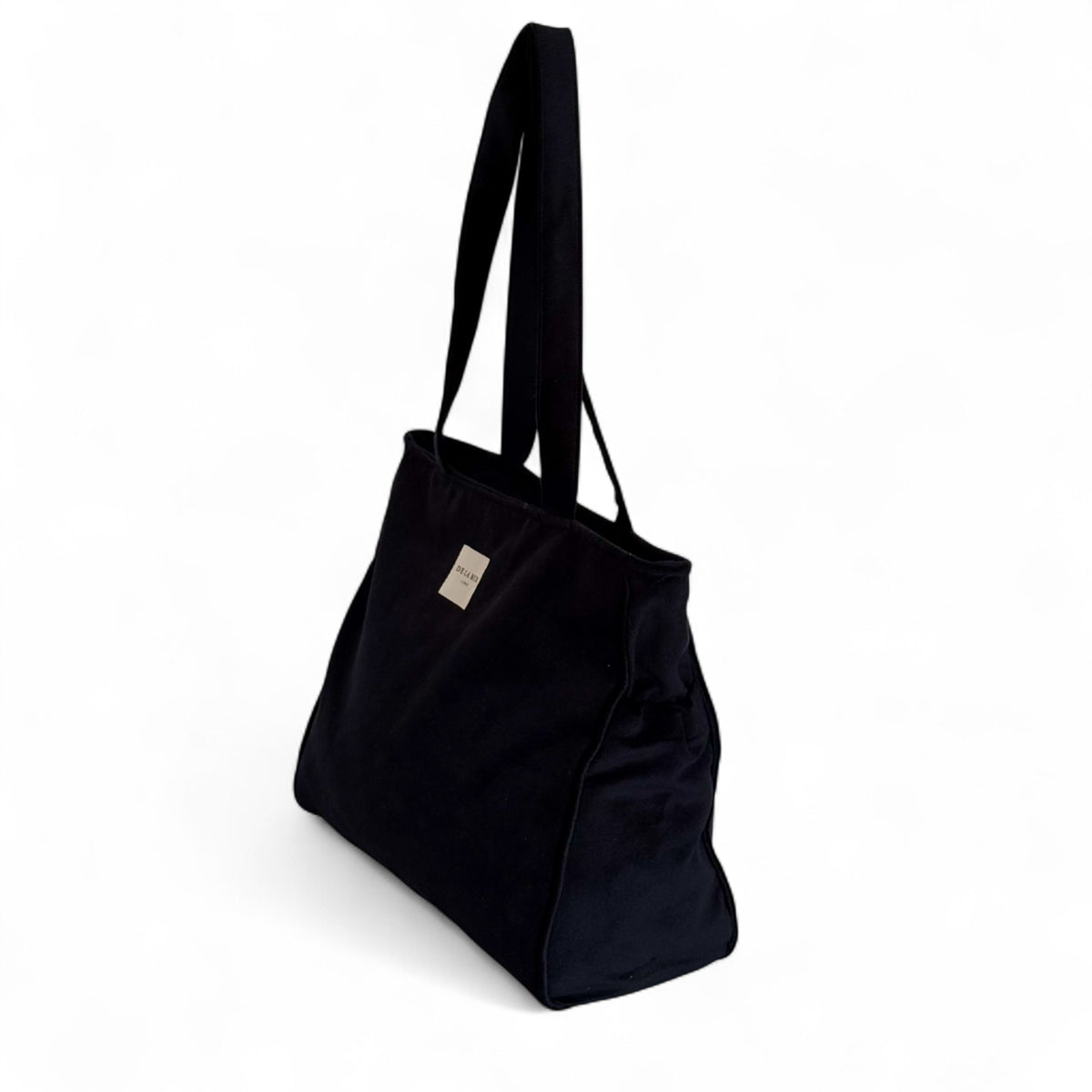 Bolsa con cremallera Aza, estampado en negro, gris, vista en uso — De La Mur