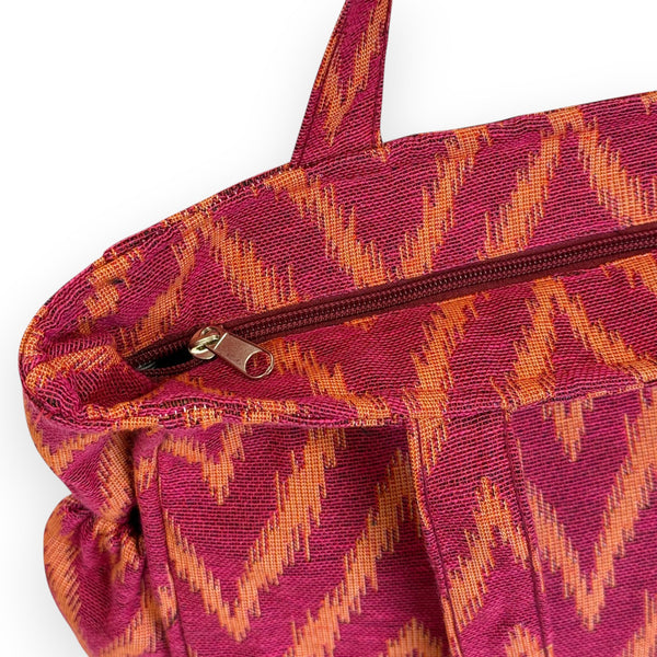 Bolsa con cremallera Fuego, estampado en rojo, naranja y amarillo, detalle del producto — De La Mur
