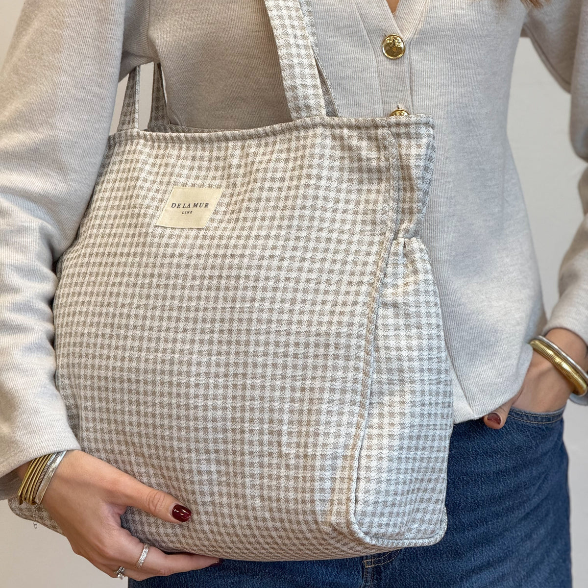 Bolsa con cremallera Vison, acabado visón y marrón, detalle del producto — De La Mur