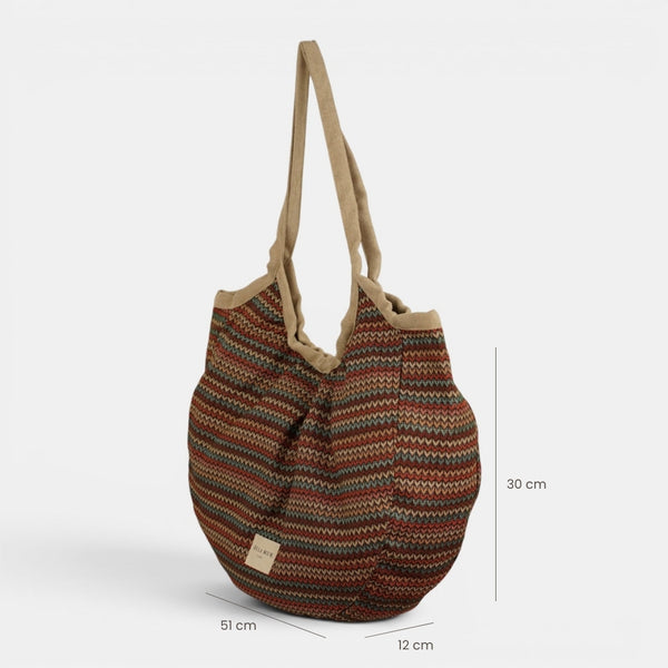 Bolso Fron, estampado en beige, azul, terracota, detalle del material y el acabado — De La Mur