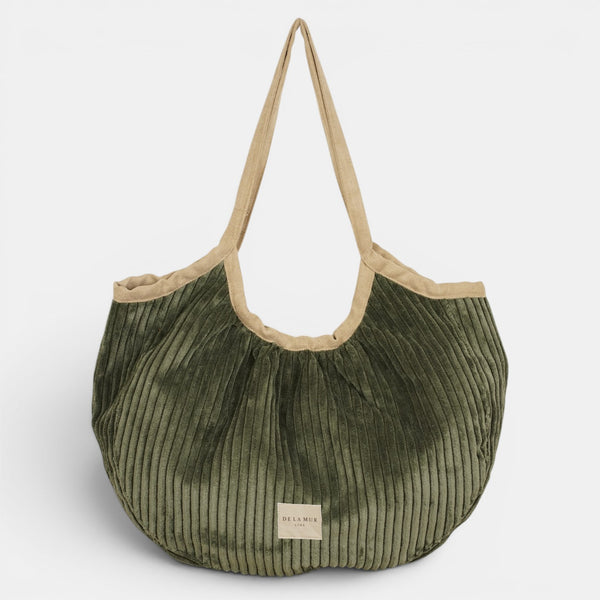 Bolso Musgo, acabado verde musgo, detalle del estampado y el material — De La Mur