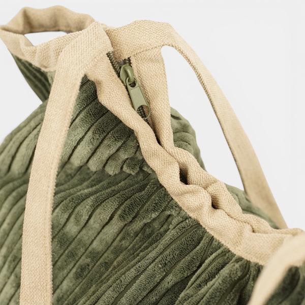 Bolso Musgo, acabado verde musgo, detalle del producto — De La Mur