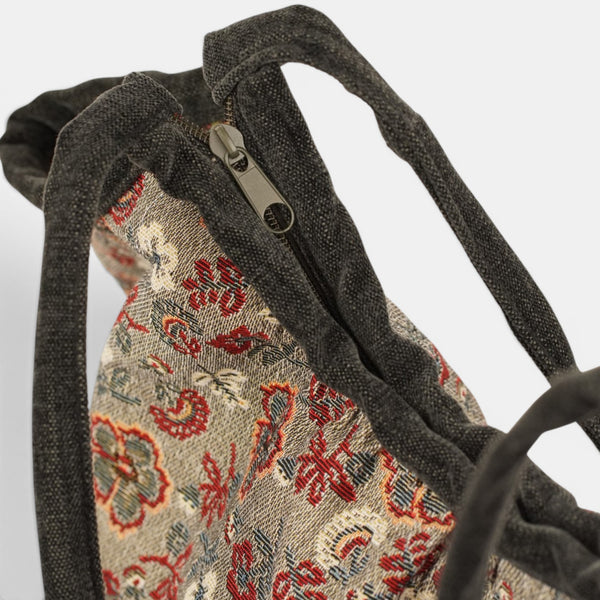 Bolso Nira, estampado en rojo, beige, blanco, detalle del producto — De La Mur