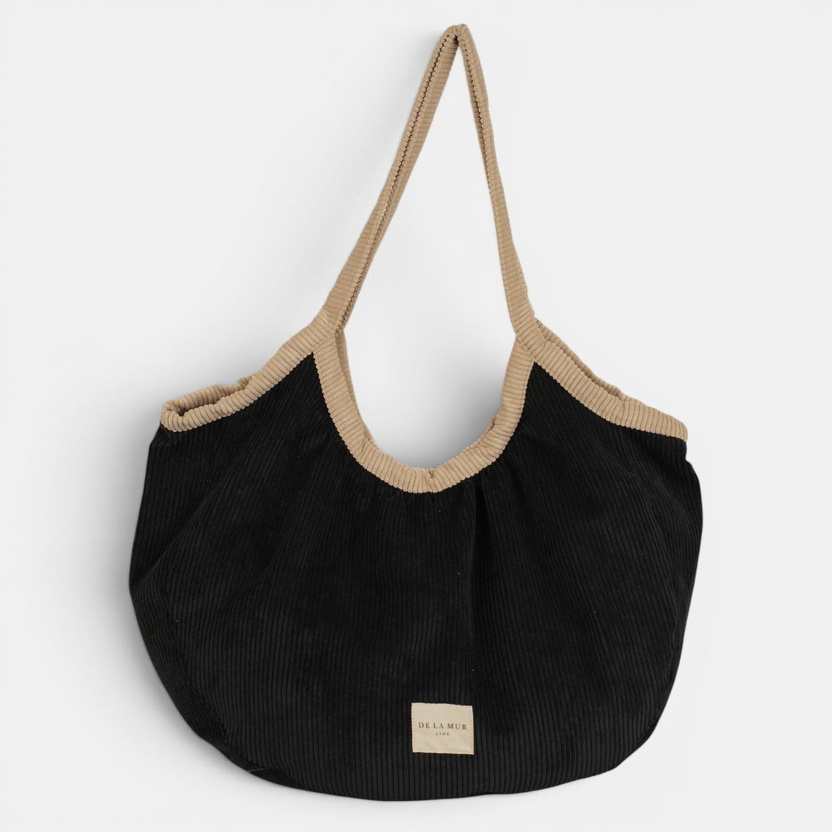 Bolso Nit, estampado en negro, beige, gris, detalle del estampado y el material — De La Mur