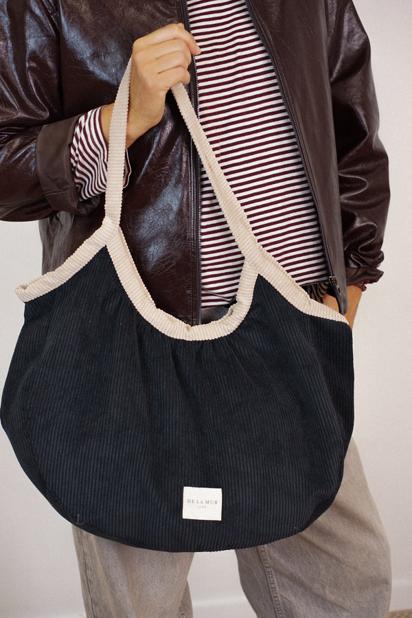 Bolso Nit, estampado en negro, beige, gris, vista en uso — De La Mur
