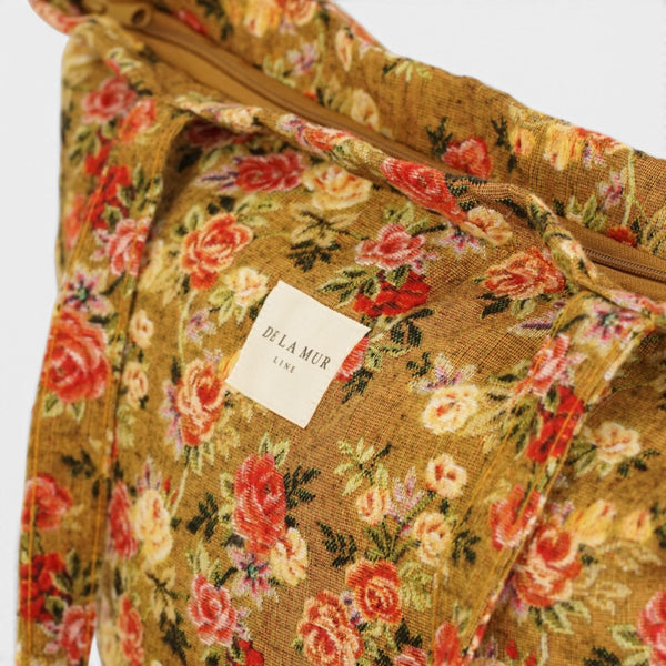 Bolsa grande con cremallera Esme, estampado en beige, naranja, terracota, detalle del producto — De La Mur