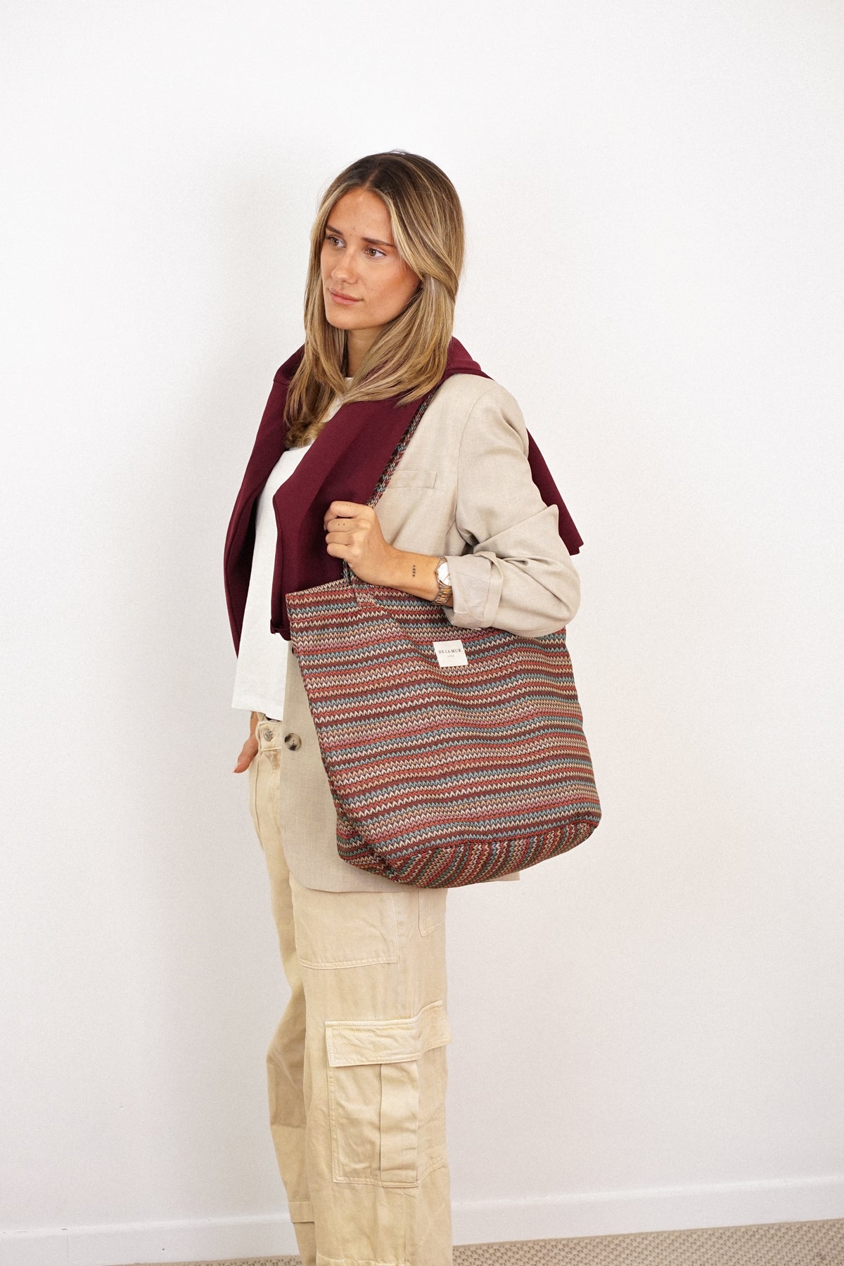 Bolsa grande con cremallera Fron, estampado en blanco, beige, marrón, vista frontal — De La Mur