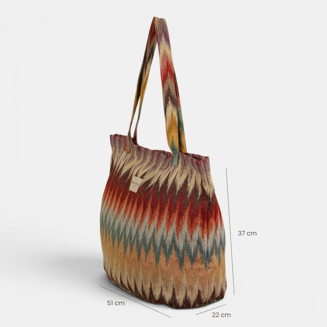Bolsa grande con cremallera Guana, estampado en beige, negro, marrón, detalle del material y el acabado — De La Mur