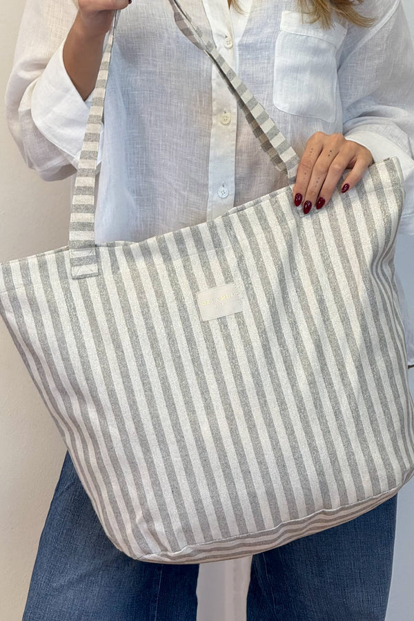 Bolsa grande con cremallera Lugris, estampado en blanco, gris, azul, detalle del producto — De La Mur