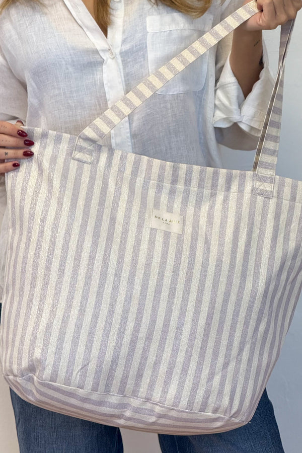 Bolsa grande con cremallera Lulil, estampado en blanco, azul, gris, detalle del producto — De La Mur