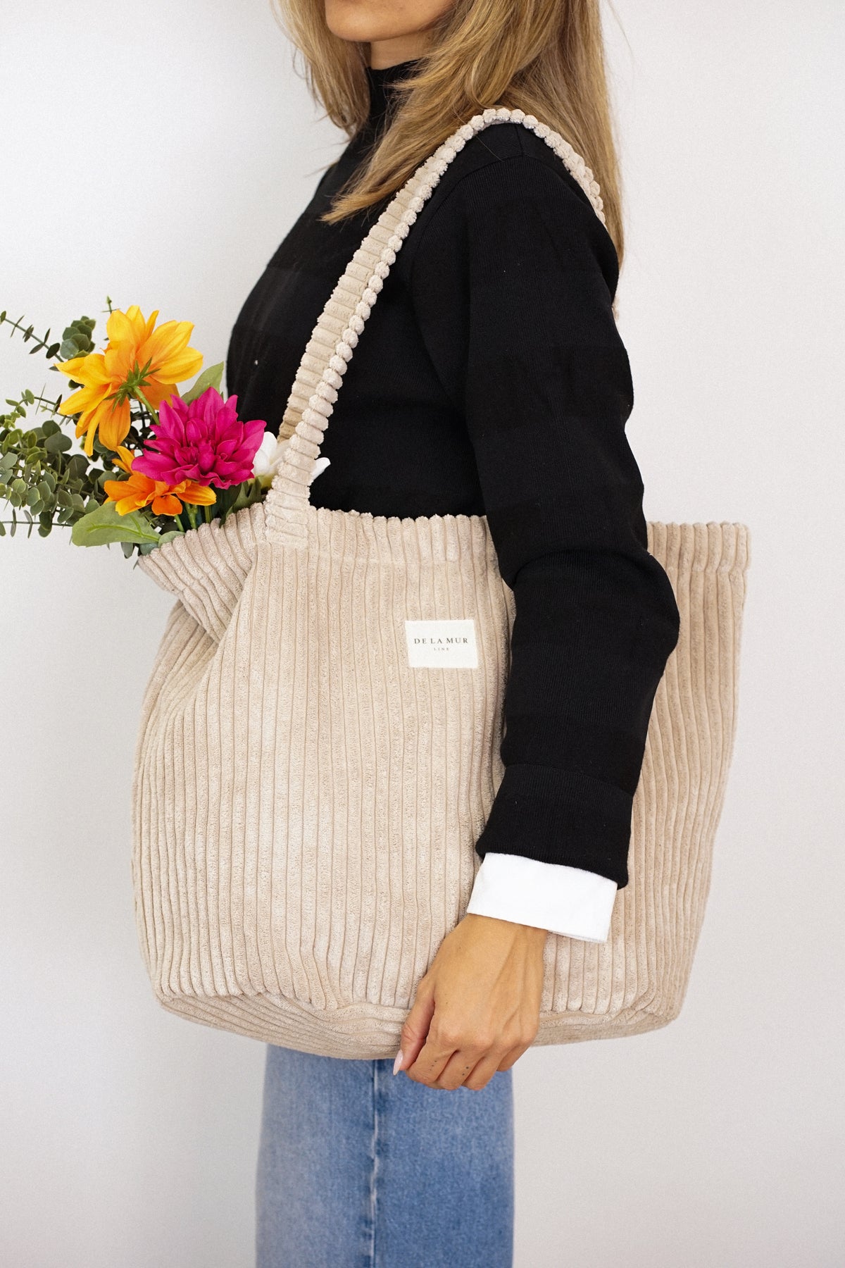 Bolsa grande con cremallera Moka, estampado en beige, negro, naranja, vista frontal — De La Mur