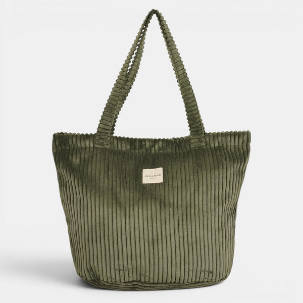 Bolsa grande con cremallera Musgo, acabado verde musgo, detalle del estampado y el material — De La Mur