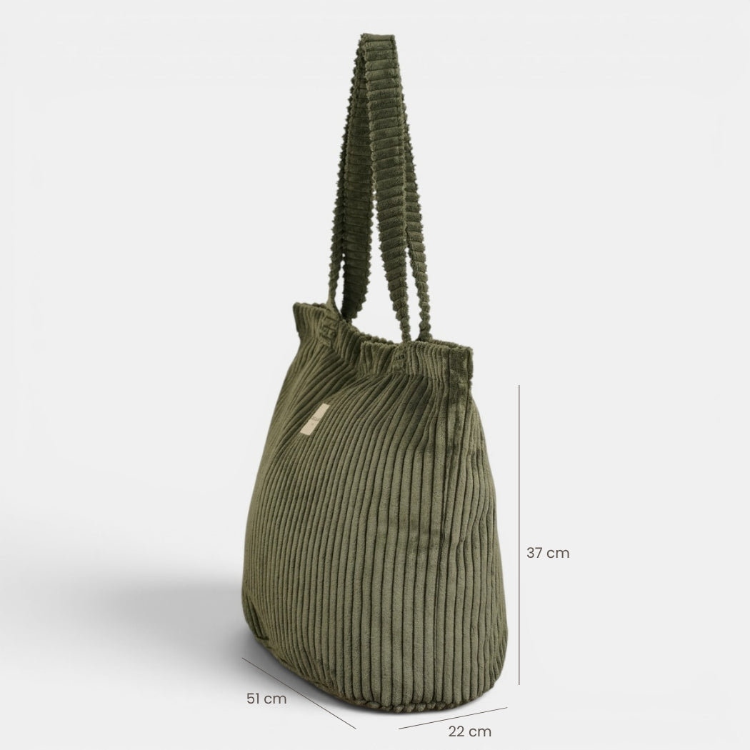 Bolsa grande con cremallera Musgo, acabado verde musgo, detalle del material y el acabado — De La Mur