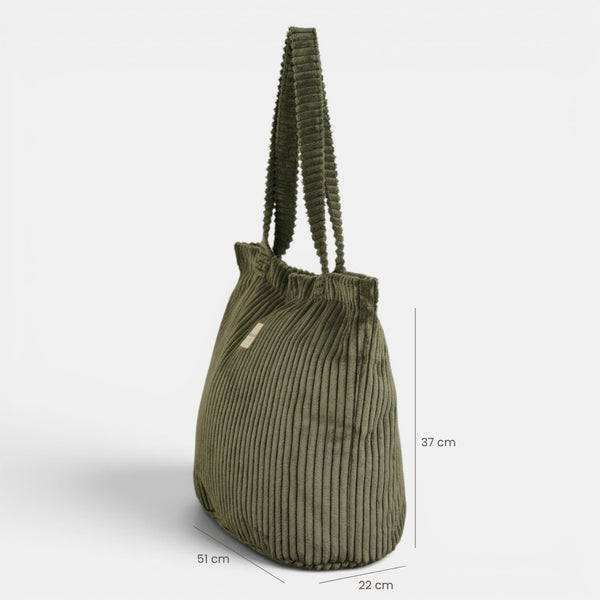 Bolsa grande con cremallera Musgo, acabado verde musgo, detalle del material y el acabado — De La Mur