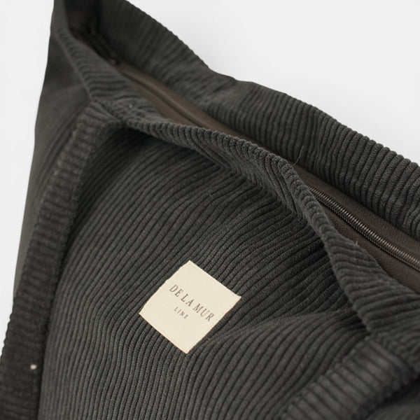 Bolsa grande con cremallera Nit, estampado en negro, blanco, beige, detalle del producto — De La Mur