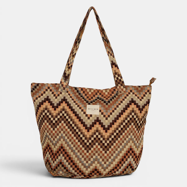 Bolsa grande con cremallera Pier, estampado en beige, marrón, terracota, detalle del estampado y el material — De La Mur
