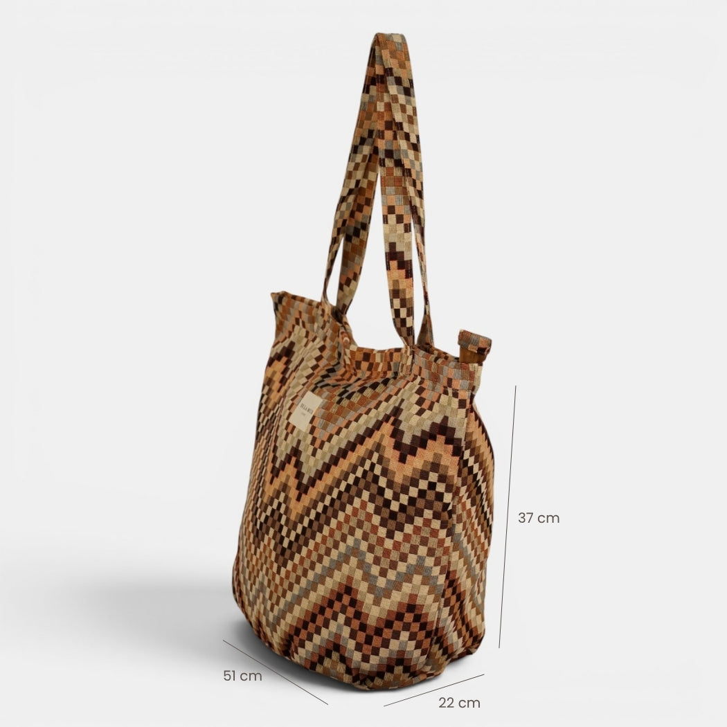 Bolsa grande con cremallera Pier, estampado en beige, marrón, terracota, detalle del material y el acabado — De La Mur