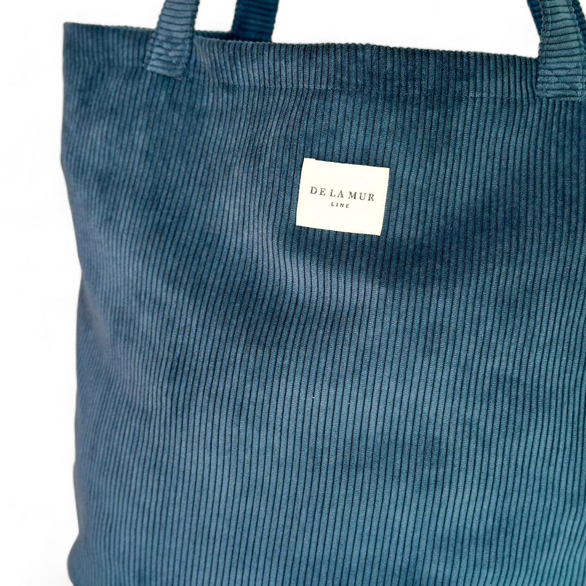 Grand sac Ibiza, imprimé dans les tons bleu, blanc et noir, détail de l'imprimé et du tissu — De La Mur