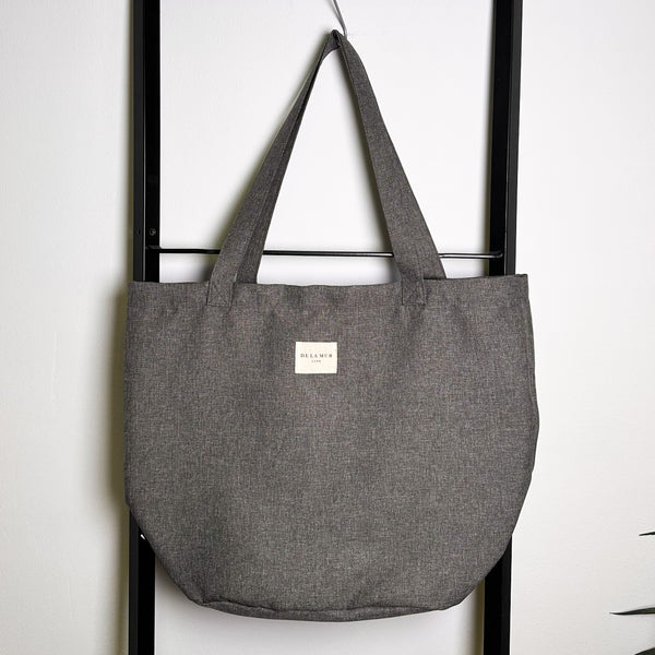 Bolsa grande Iglu, estampado en gris, blanco, amarillo, vista frontal — De La Mur