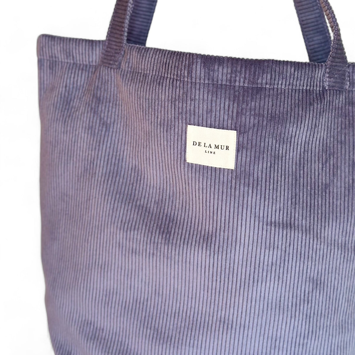 Bolsa grande Pur, estampado en azul, blanco, lila, vista con medidas — De La Mur