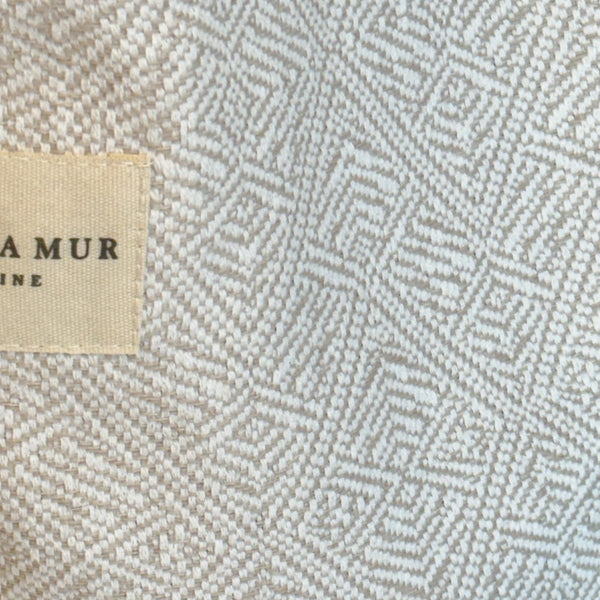 Bolsa grande Roca, estampado en beige, blanco, marrón, detalle del material y el acabado — De La Mur