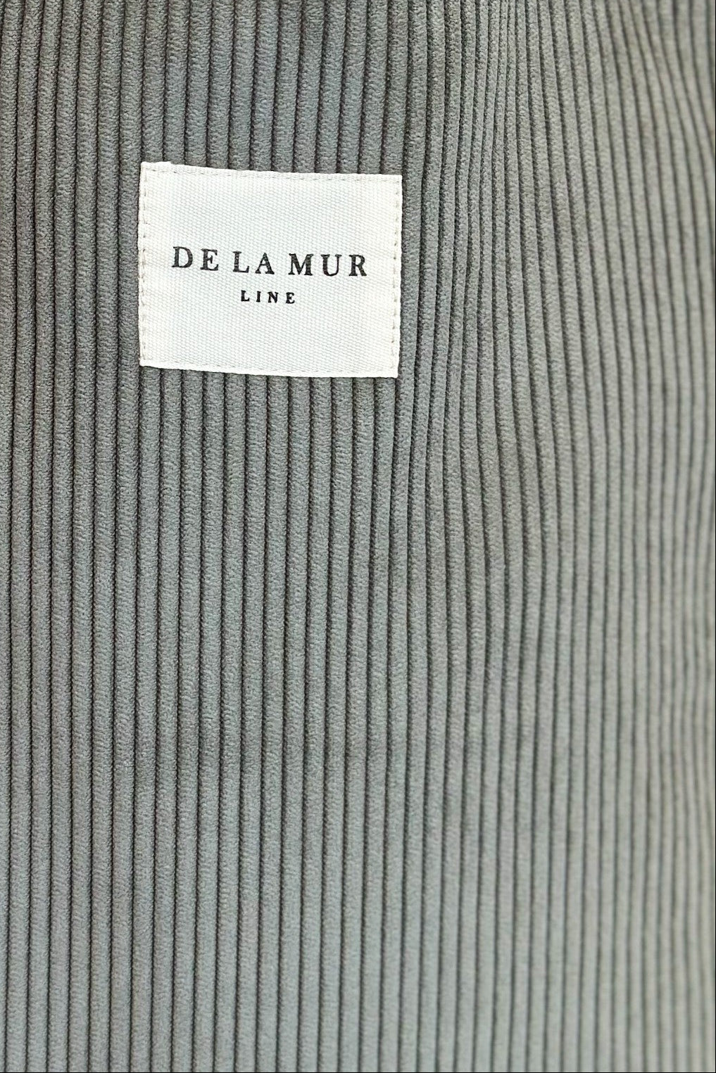 Bolsa pequeña Ash, estampado en gris, blanco, amarillo, vista con medidas — De La Mur