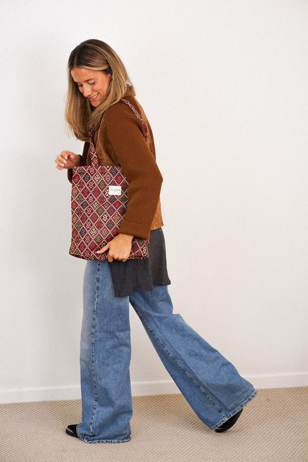 Bolsa pequeña Chic, estampado en azul, blanco, beige, vista frontal — De La Mur