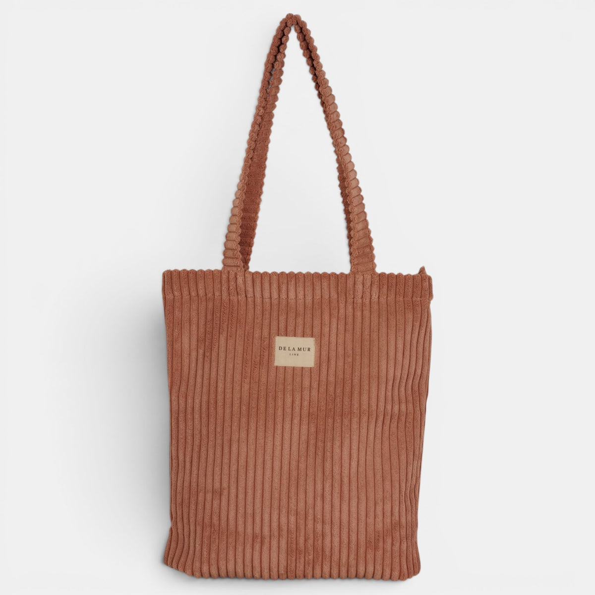 Bolsa pequeña Crepe, estampado en negro, beige, rojo, detalle del estampado y el material — De La Mur