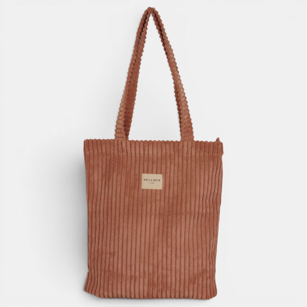 Bolsa pequeña Crepe, estampado en negro, beige, rojo, detalle del estampado y el material — De La Mur