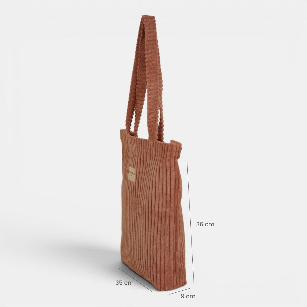 Bolsa pequeña Crepe, estampado en negro, beige, rojo, detalle del material y el acabado — De La Mur