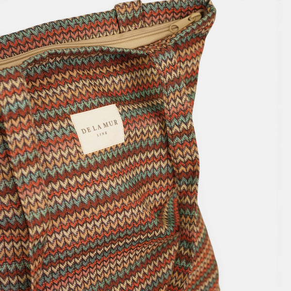 Bolsa pequeña Fron, estampado en blanco, azul, beige, detalle del producto — De La Mur