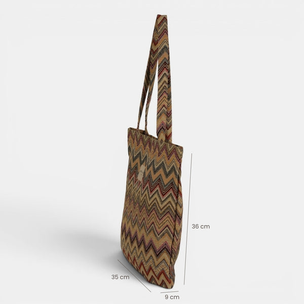 Bolsa pequeña Kers, estampado en negro, beige, marrón, detalle del material y el acabado — De La Mur