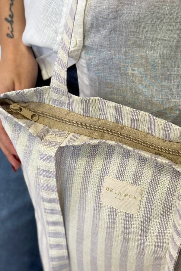 Bolsa pequeña Lulil, estampado en blanco, beige, gris, detalle del producto — De La Mur