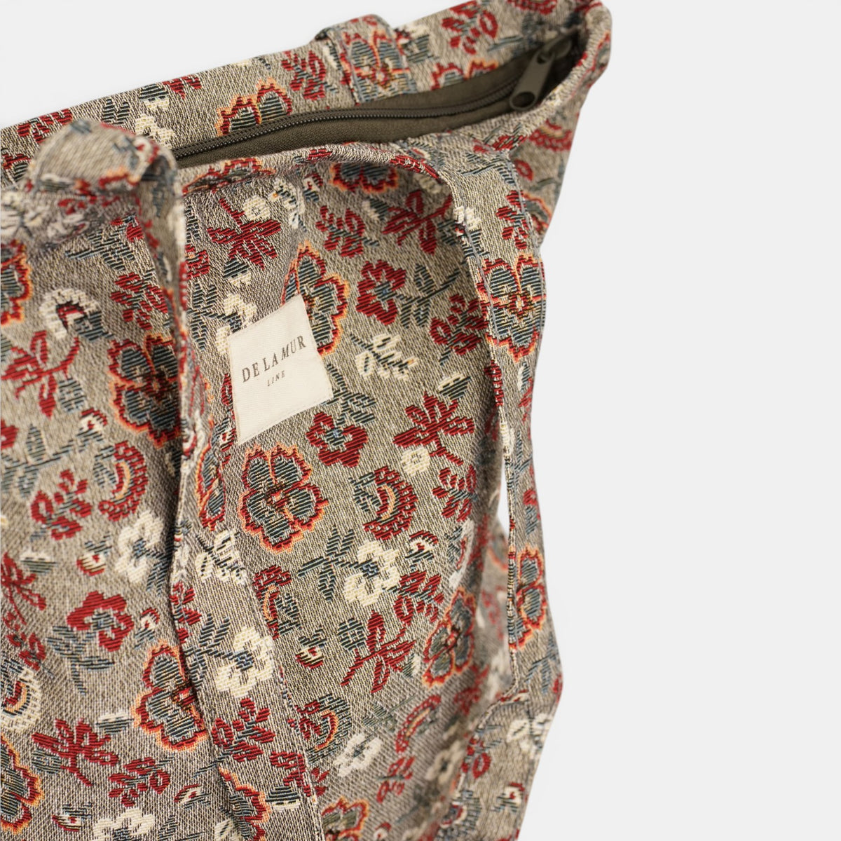 Bolsa pequeña Nira, estampado en azul, beige, blanco, detalle del producto — De La Mur