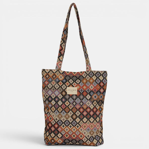 Bolsa pequeña Ore, estampado en beige, negro, marrón, detalle del estampado y el material — De La Mur