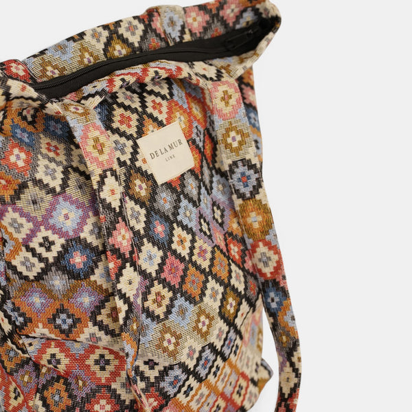 Bolsa pequeña Ore, estampado en beige, negro, marrón, detalle del producto — De La Mur