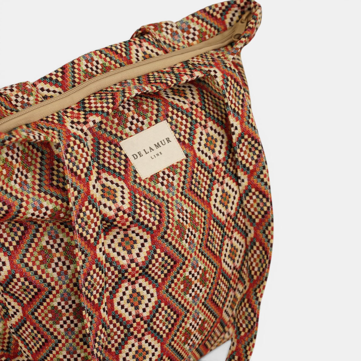 Bolsa pequeña Otto, estampado en negro, beige, gris, detalle del producto — De La Mur