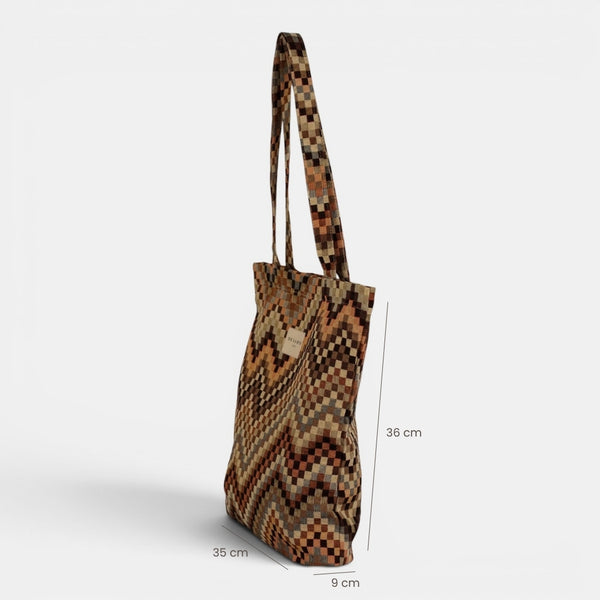Bolsa pequeña Pier, estampado en azul, terracota, blanco, detalle del material y el acabado — De La Mur