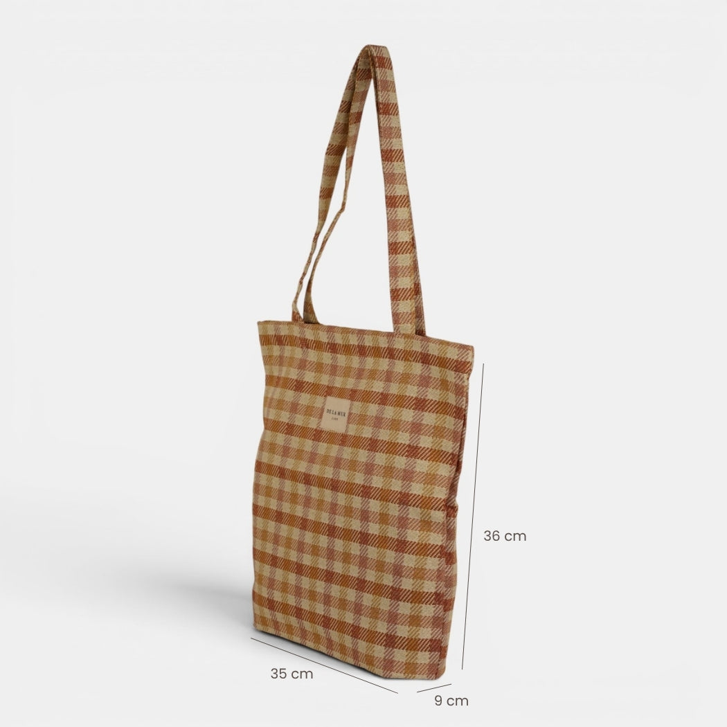 Bolsa pequeña Zia, estampado en beige, azul, blanco, detalle del material y el acabado — De La Mur