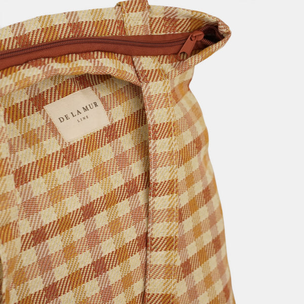 Bolsa pequeña Zia, estampado en beige, azul, blanco, detalle del producto — De La Mur