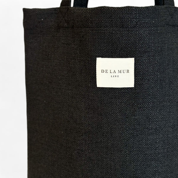 Bolsa pequeña Mad, acabado negro, vista con medidas — De La Mur