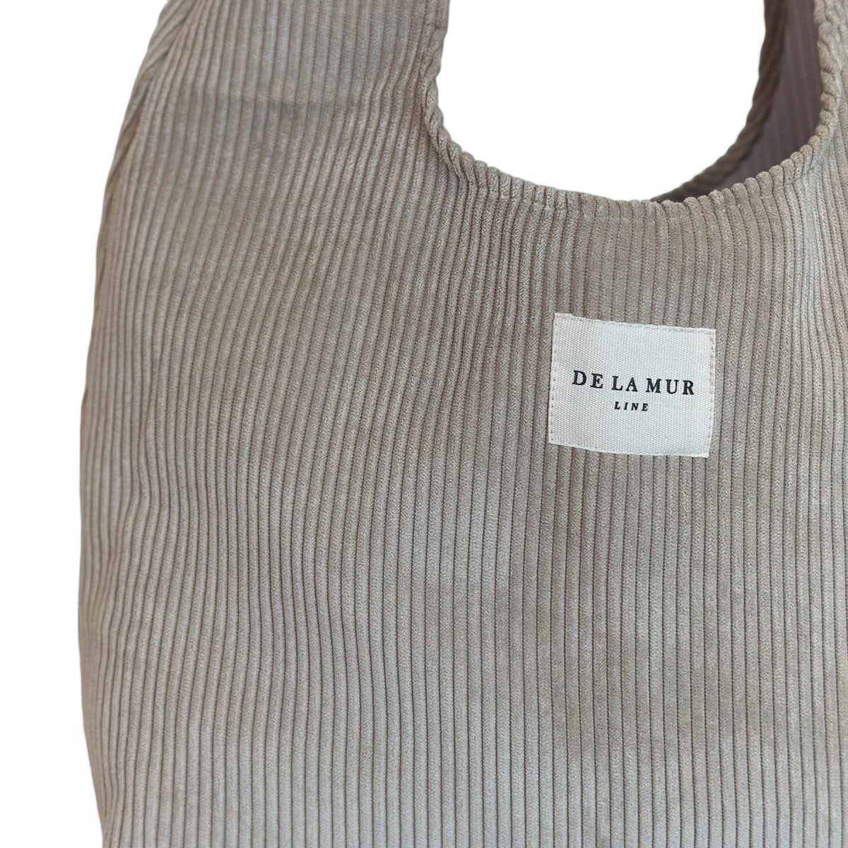 Bolso Tofe, estampado en marrón, beige, blanco, vista con medidas — De La Mur