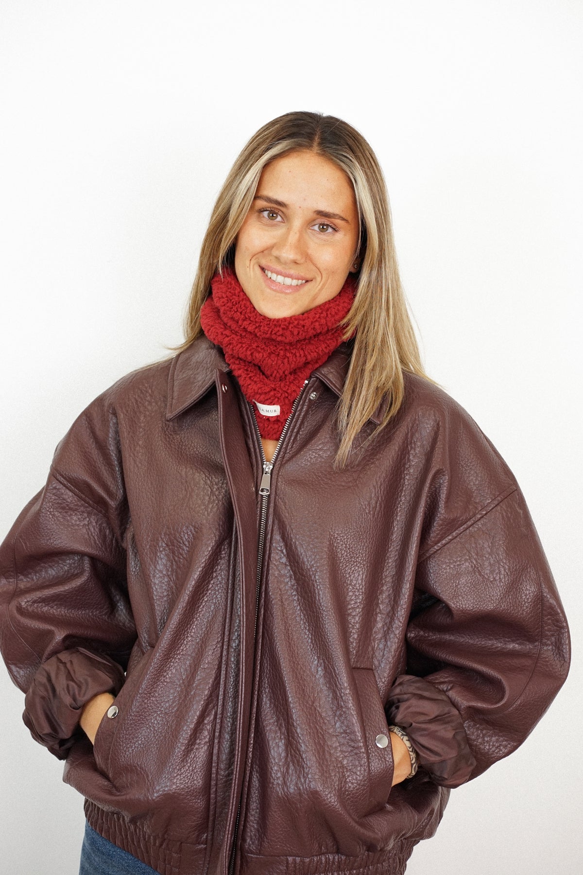 Producto Lake, estampado en rojo, marrón, blanco, vista frontal — De La Mur