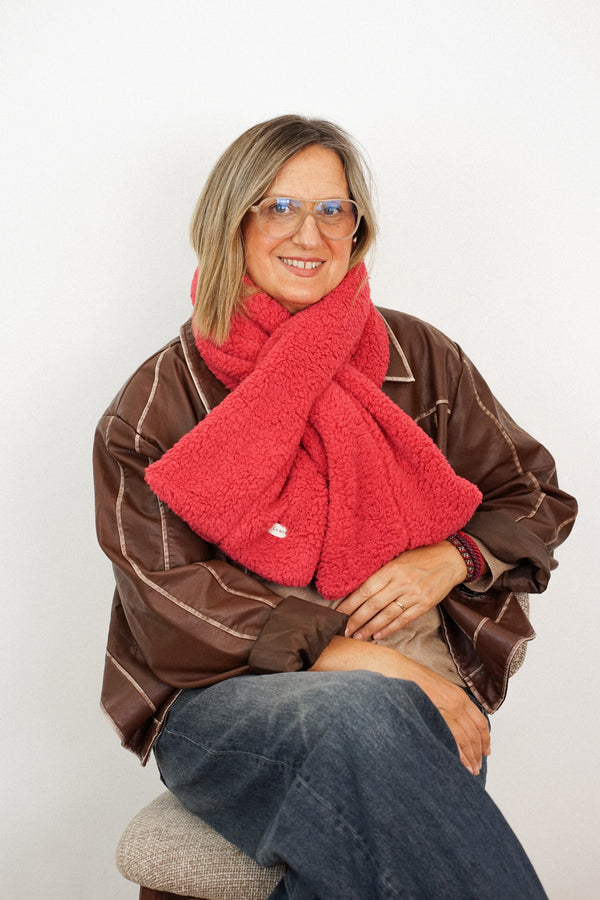 Producto Glaciar, estampado en rojo, terracota, blanco, vista frontal — De La Mur