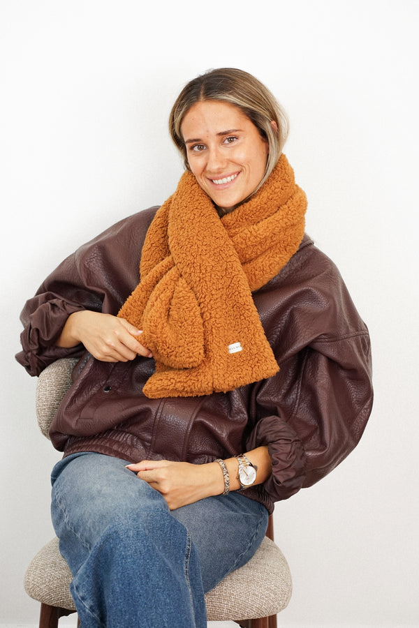 Producto Viento, estampado en rojo, terracota, azul, vista frontal — De La Mur