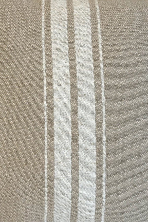 Bolsa grande con cremallera Carre, estampado en marrón, beige, gris, detalle del producto — De La Mur