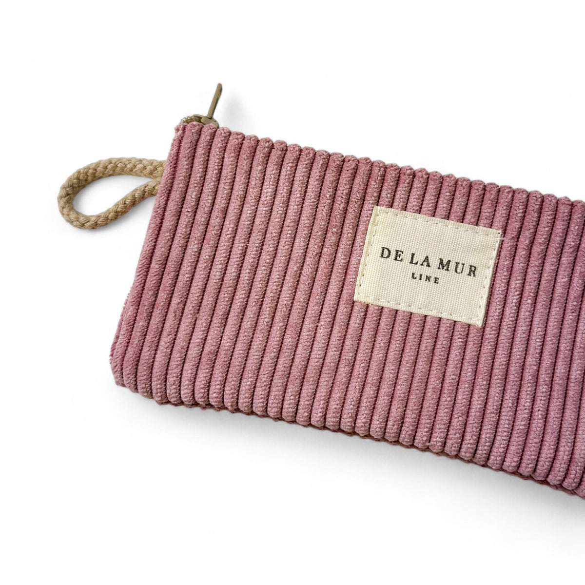 Monedero Cot, estampado en morado, rojo, beige, vista en uso — De La Mur