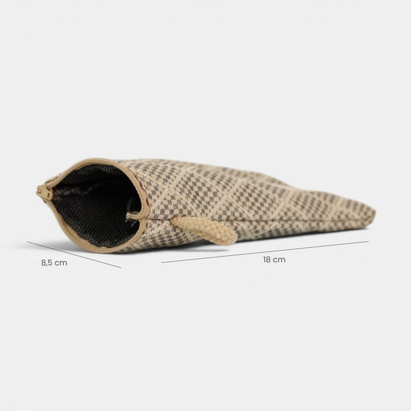 Monedero Pant, estampado en beige, blanco, vista en uso — De La Mur