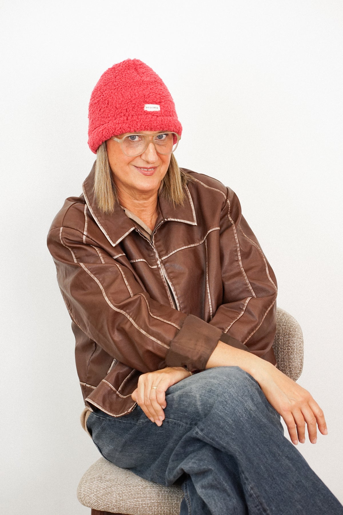 Gorro Glaciar, estampado en terracota, marrón, blanco, vista frontal — De La Mur